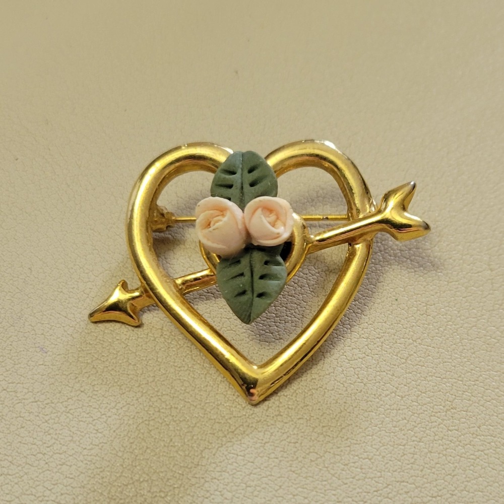 Vintage Unsigned Heart Pierced w/ Arrow Pink Acrylic Roses Gold Tone Brooch Pin